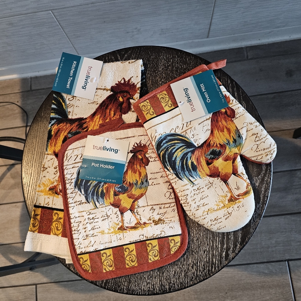 Rooster Kitchen Linen Set - Red and Brown